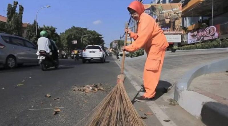 peran petugas kebersihan dalam pengelolaan sampah